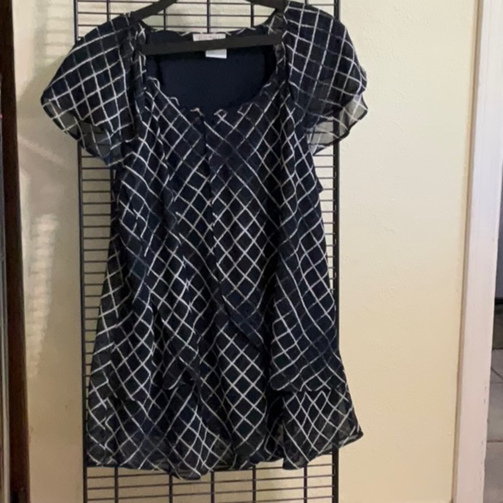 Women's Navy & White blouse distinctive geometric diamond pattern. NWOT